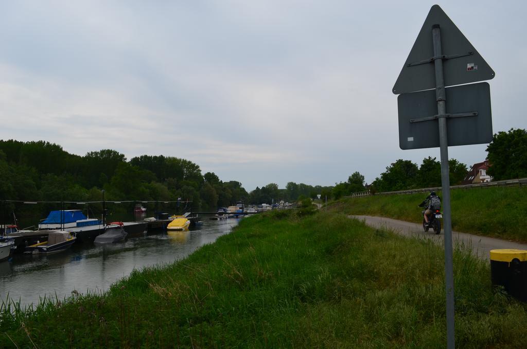 Zwei Raben Pension Mainz Buitenkant foto